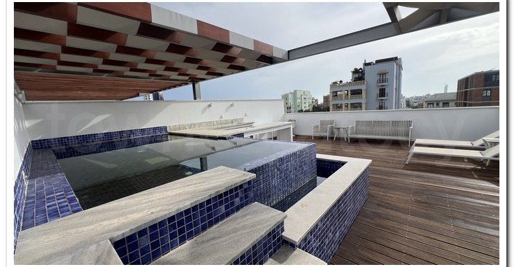 PRIVATE POOL (10)