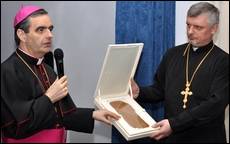 УКУ подарували папірусне факсиміле найдавнішого тексту "Отче наш"