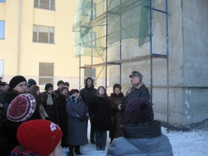 Мирослав Сеник проводить екскурсію по багатофункціональному будинку академічного корпусу