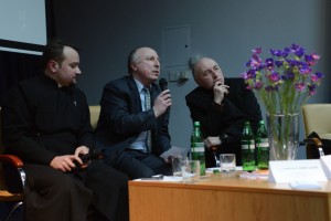 Модератор конференції диякон Роман Завйський, доповідачі - Олег Турій та о. д-р Мирон Бендик