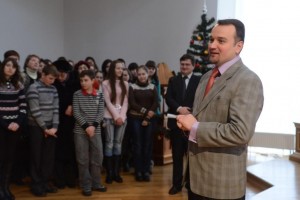Декан філософсько-богословського факультету д-н Роман Завійський вітає учасників олімпіади