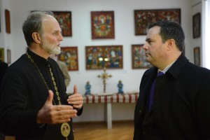 Владика Борис та Джейсон Кенні в музеї УКУ