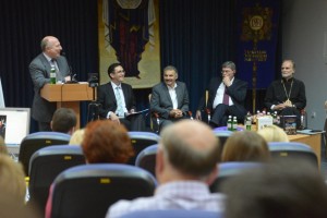 Учасники міжнародного симпозіуму: Олег Турій, Володимир Турчиновський, Віктор Єленський, Джордж Вайґель, владика Борис (Ґудзяк)