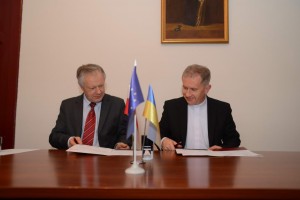 ректор УКУ о. д-р Богдан Прах та ректор УМКС проф. Станіслав Міхаловський підписали Угоду про співпрацю