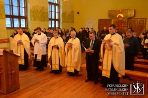 о. Юрій Саквук (УГКЦ), о. Григорій Драус (РКЦ), о. Богдан Прах (УГКЦ), о. Василь Саган (УАПЦ), пастор Ярослав Емха (ХВЄ) та о. Роман Фігаспід час Екуменічного молебня