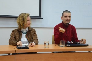 Студентка Школи журналістики Катерина Гладка і викладач Отар Довженко під час панельної дискусії "Твій Майдан" розповіли про свої участі в акціях протесту