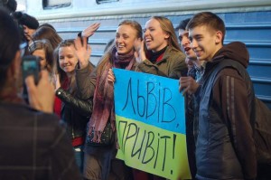80 студентів з Донецька стали першими учасниками акції "Зі Сходу на Захід"