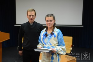 Робота переможниці конкурсу Ольги Лапчанської була цілковито написана віршовою формою