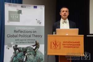 Михайло Мінаков зараз в Берліні досліджує питання модерну. На конференції на прикладі України він зобразив деякі з його особливостей.
