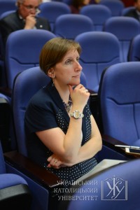 На думку декана Львівської бізнес-школи Софії Опацької, лише той бізнес, який побудований на соціальній відповідальності, можна вважати ефективним. Саме такий принцип дотримуються під час навчання в LvBS