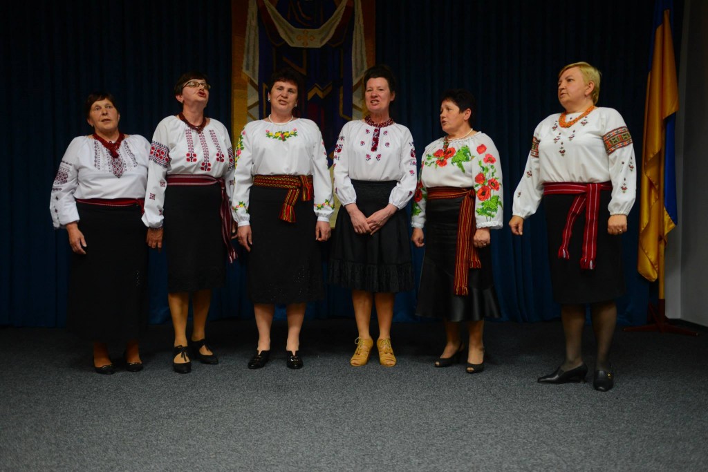 Почесне друге місце Гурт господарського відділу, почесні майстрині на всі руки і голоси, берегині чистоти й порядку, вправні операторки МШК (мийно-швабрового комплексу), незрадні представниці незламного кредо "ходити по сухому!"