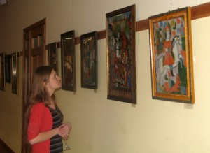Виставка малярства на склі експонується на філософсько-богословському факультеті УКУ
