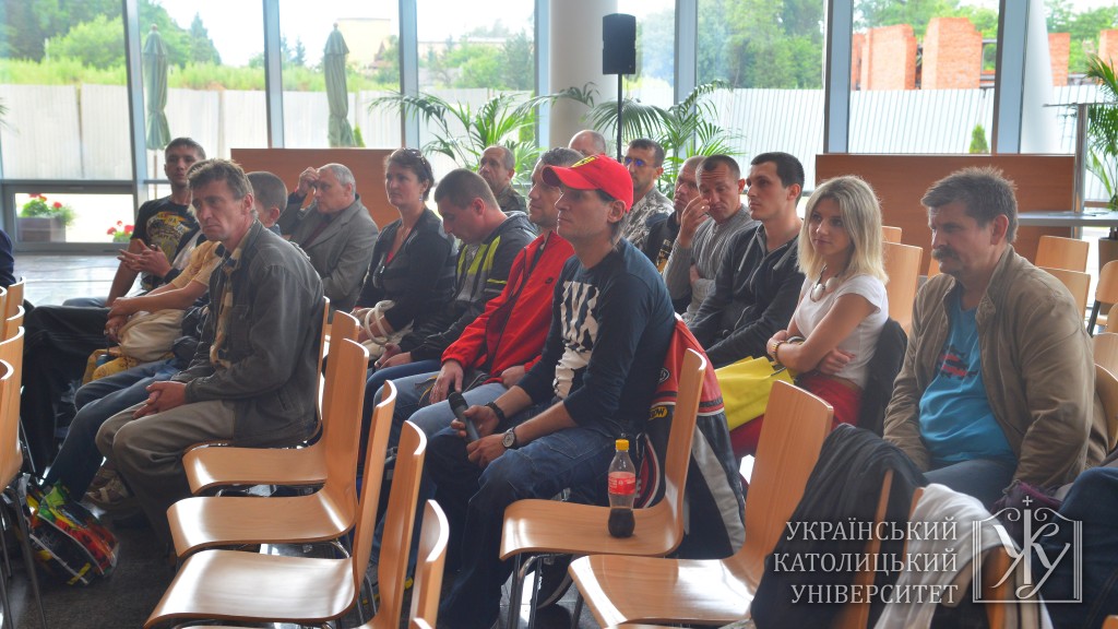 На круглому столі було достатньо майданівців, які постраждали під час протестних подій