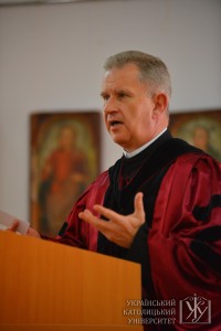 Ректор УКУ о. Богдан Прах вважає, що випускники Університету мають своїм прикладом сповідування християнських цінностей показати нашому народу і владі шлях, яким ми повинні йти у своєму розвитку