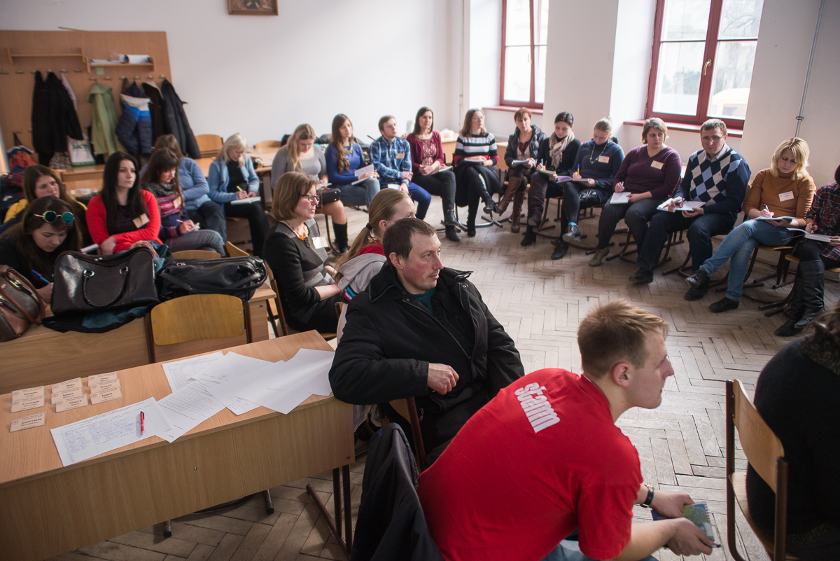 Участь у тренінгу беруть студенти УКУ зі спеціальності "соціальна педагогіка" та "психологія".