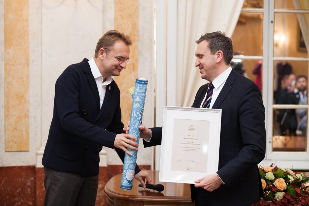 12315066_1692941444272958_1579480601_o