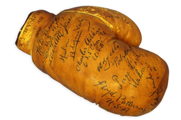 helsinki-1952_Autographed boxing glove Helsinki Olympic Games 1952 Autographed boxing glove The Sports Museum of Finland