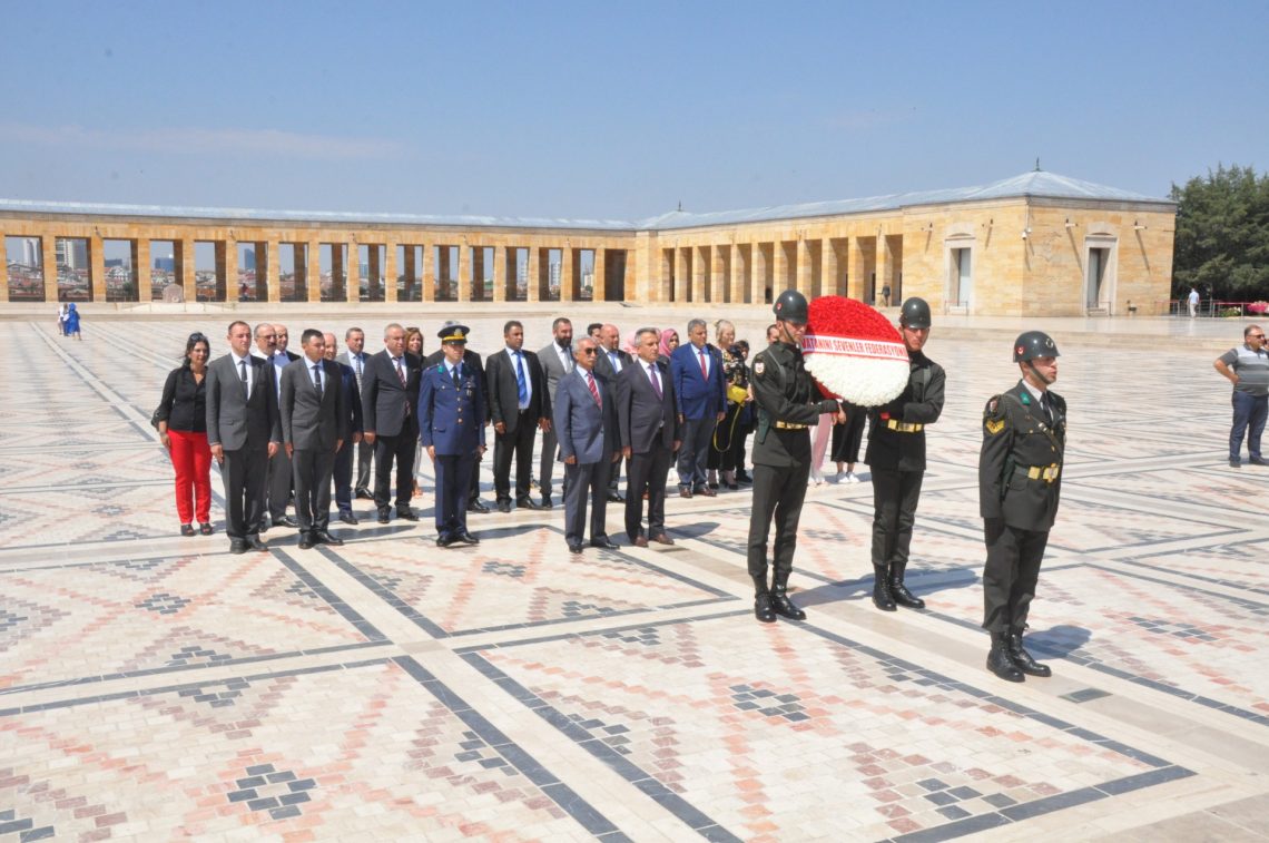 Vatanını Sevenler Federasyonu Anıtkabir'de Vatanını Sevenler Federasyonu Anıtkabir'de