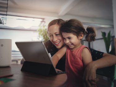 frau und tochter nutzen gigacube