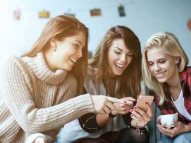 Freundinnen im Café