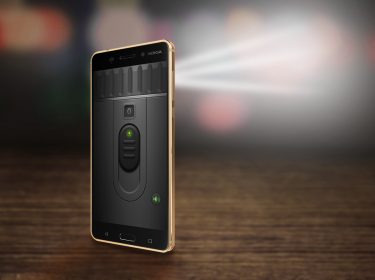 Taschenlampe am Smartphone