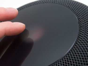 Den HomePod via Touch-Befehl steuern.