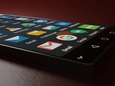 Android-Smartphone mit Gmail-Icon