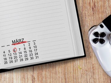 Ein PS4-Controller und ein März-Kalender