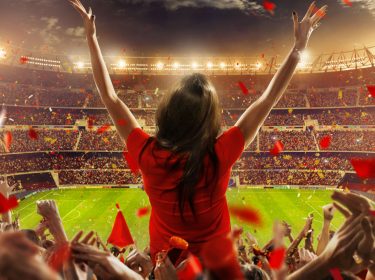 Zuschauer im Fußballstadion