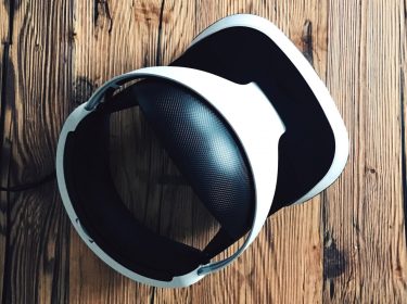 Eine PlayStation VR-Brille von oben