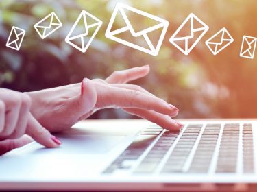 Gmail am Computer verwenden, um E-Mails zu schreiben.