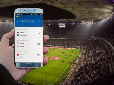 Ein Smartphone zeigt WM-Ergebnisse