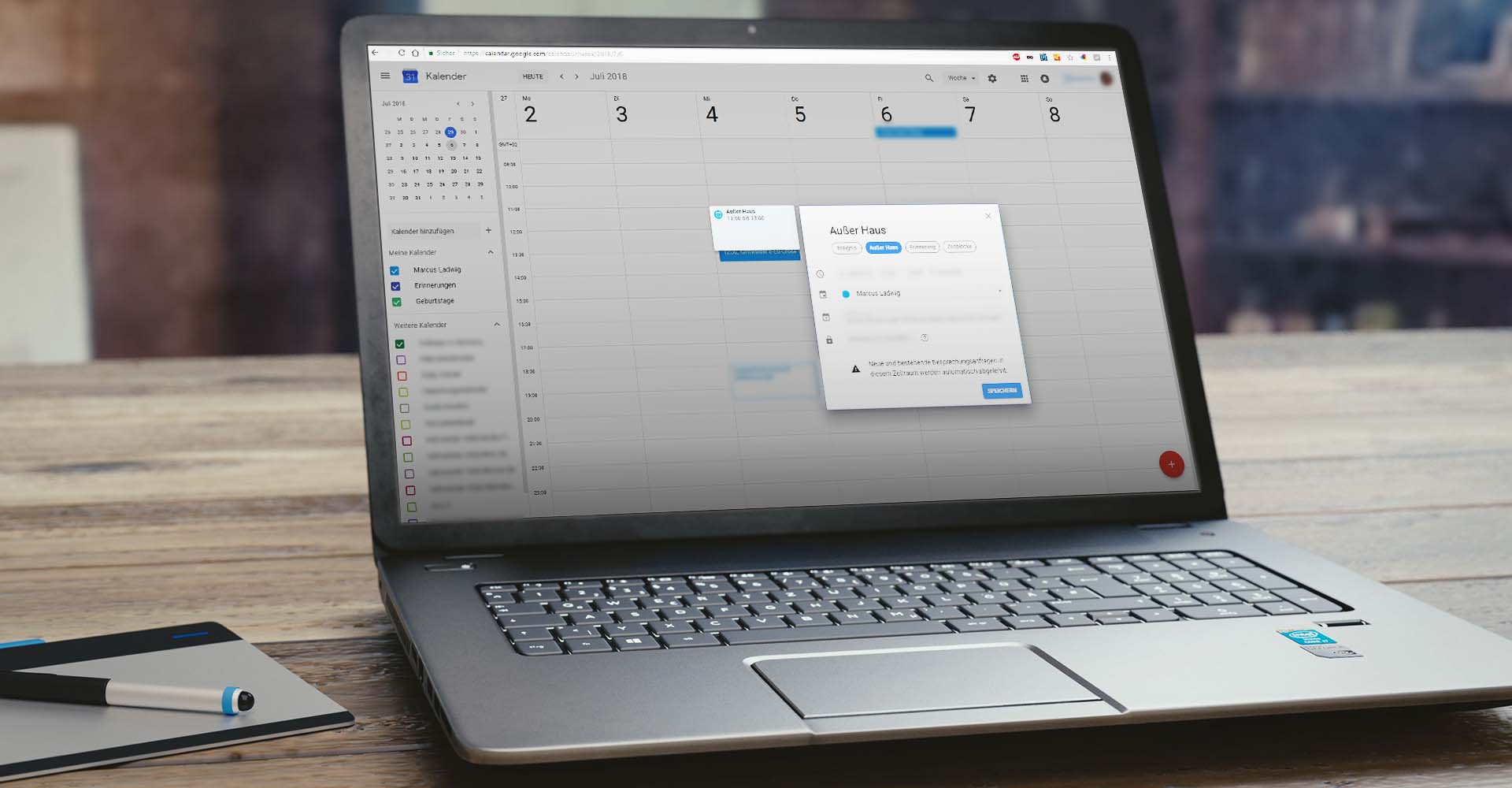 Ein Laptop mit dem Google Kalender