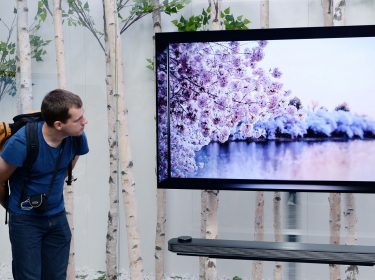 Zwei Besucher auf der IFA 2017