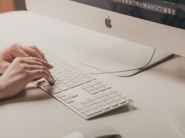 Am Mac-Computer einen Screenshot machen.