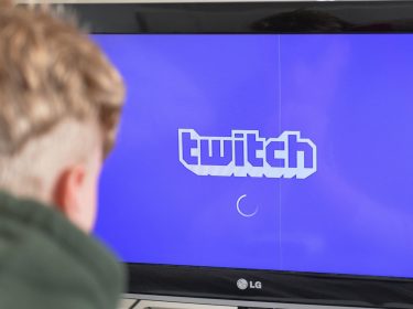 Ein Spiel über Twitch streamen.