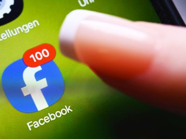 App von Facebook auf einem Smartphone