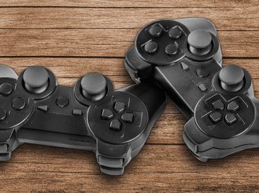 Zwei PlayStation-Controller