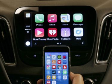 CarPlay im Auto mit dem iPhone koppeln.