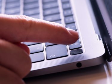 anwendung von touch id auf einem macbook air