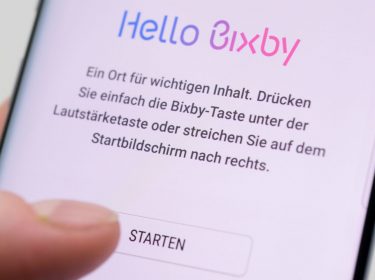 Samsungs Assistenten Bixby auf dem Smartphone starten.