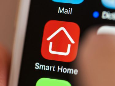 Smart-Home-App auf dem Smartphone antippen.