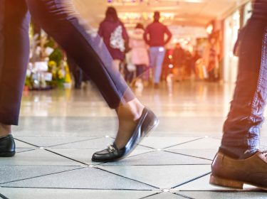 Smarter Gehweg: Strom und Daten für die Stadt der Zukunft