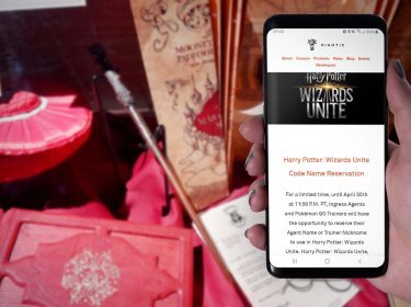 Am Smartphone den Pokémon-Go-Trainernamen für Harry Potter: Wizards Unite reservieren.