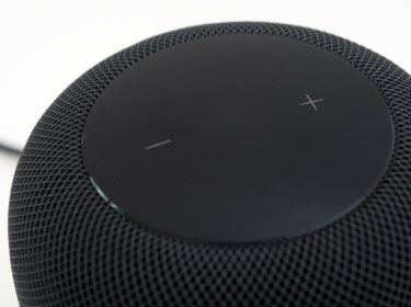 Die Lautstärketasten auf der Oberseite des Apple HomePods.