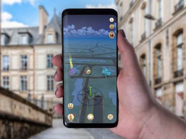 Das AR-Game Harry Potter: Wizards Unite am Smartphone spielen.