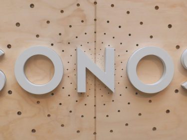 Das Logo des Herstellers Sonos, dessen Lautsprecher auch mit dem Google Assistant kompatibel sind.