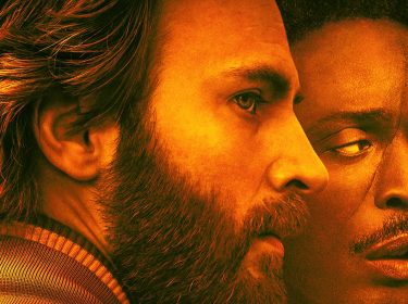 Michael Kenneth Williams und Chris Evans auf dem Poster von The Red Sea Diving Resort