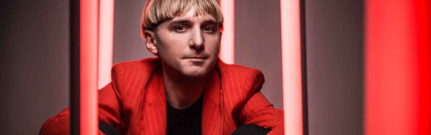 Future Stories: Neil Harbisson hört Farben mit künstlichem Sinnesorgan