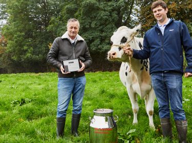 Hannes Ametsreiter und Michbauer Ellerbrock nutzen Smart Farming mit Kuh und vernetzter Milchkanne
